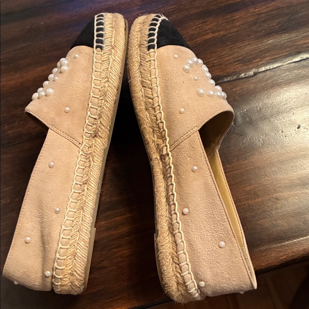 CHANEL Tan and Black Espadrilles with Pearl Detail - Picture 5 of 6